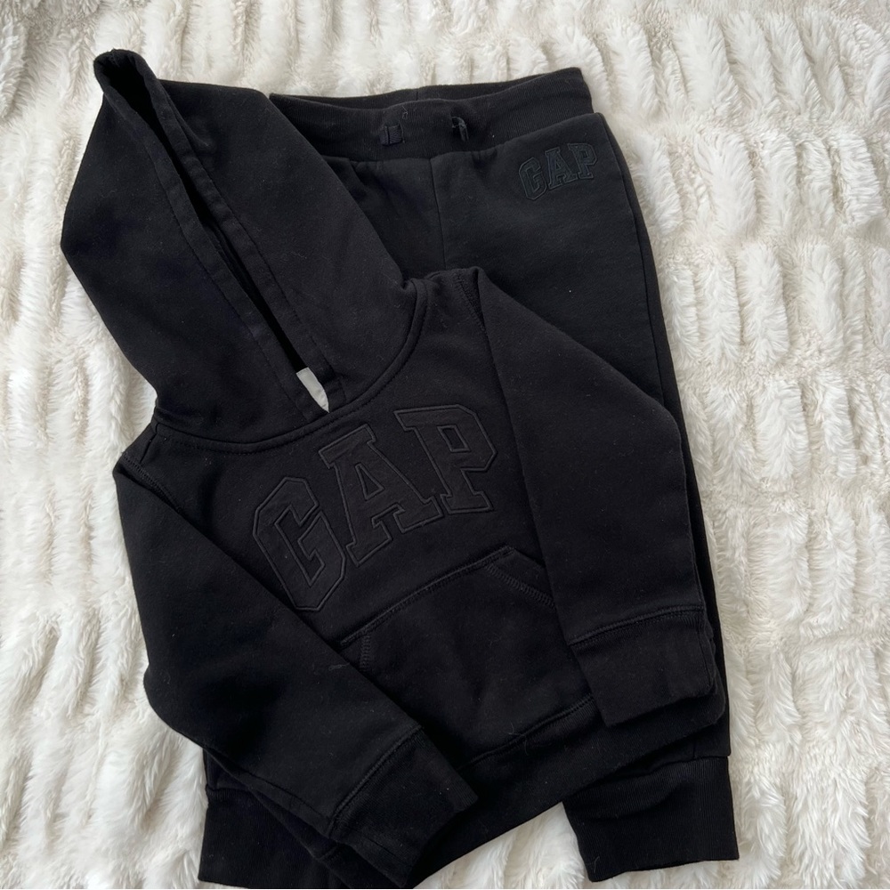 Baby Gap Black Sweatsuit (size 3T)